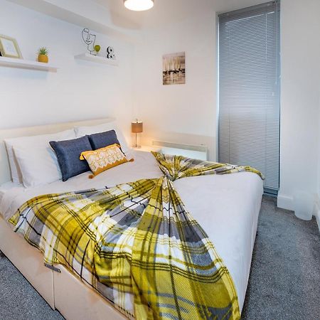 Modern & Spacious 2-Bed Flat With Secure Parking Reading Buitenkant foto
