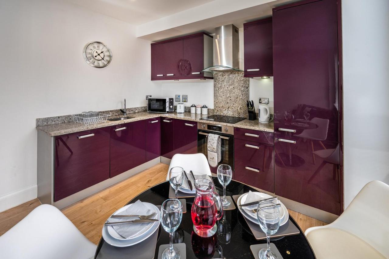 Modern & Spacious 2-Bed Flat With Secure Parking Reading Buitenkant foto
