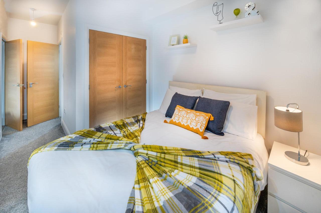 Modern & Spacious 2-Bed Flat With Secure Parking Reading Buitenkant foto
