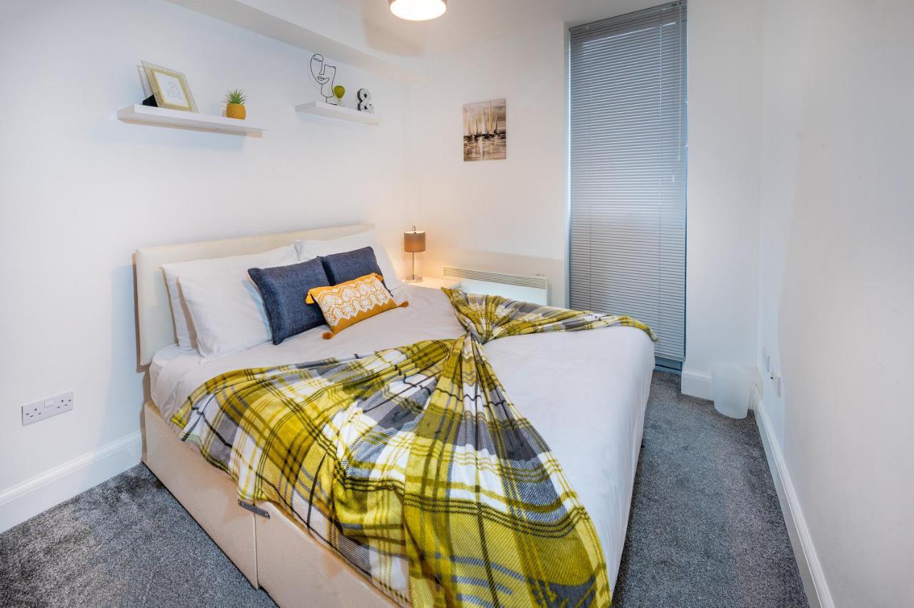 Modern & Spacious 2-Bed Flat With Secure Parking Reading Buitenkant foto