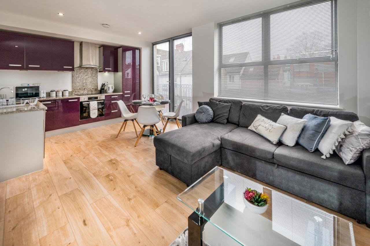 Modern & Spacious 2-Bed Flat With Secure Parking Reading Buitenkant foto