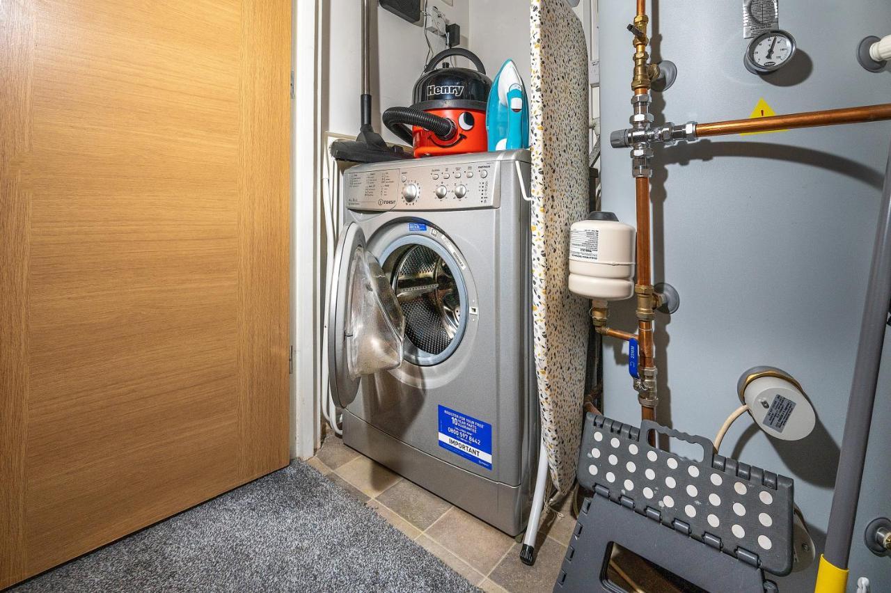 Modern & Spacious 2-Bed Flat With Secure Parking Reading Buitenkant foto